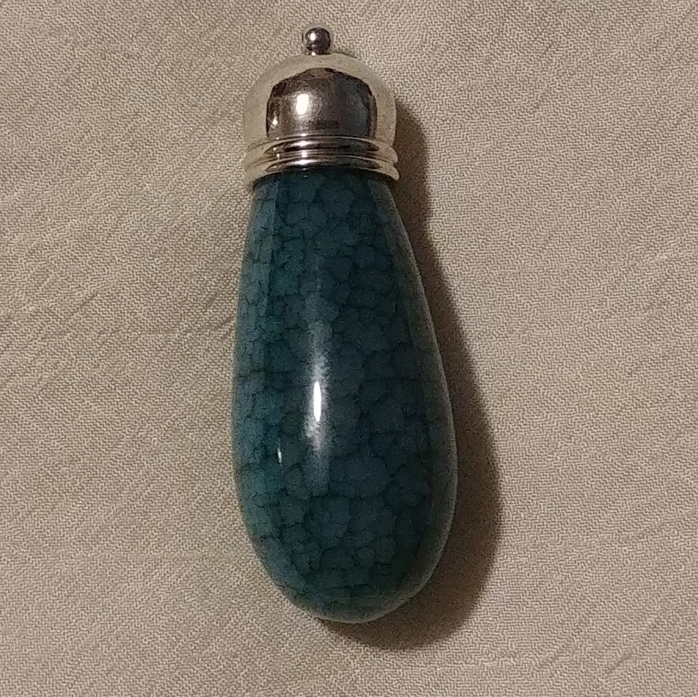 🌺2/$25 or 5/$50

Pendant with Silver tone top